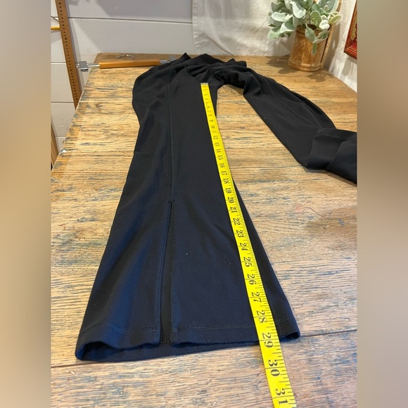 🖤 TNA black flare leggings with slit, size M - Picture 4 of 7